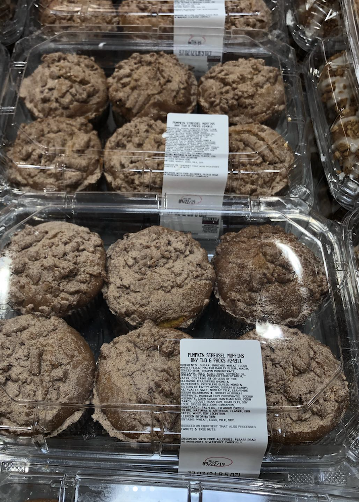 Costco verkoop nou pampoenstreusel-muffins en ek is op pad