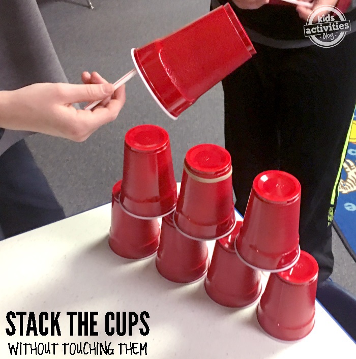 STEM Cup Stacking väljakutsed lastele