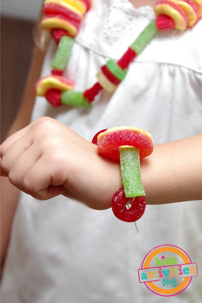 Coliere și brățări de bomboane de bomboane super dulci DIY pe care le puteți face