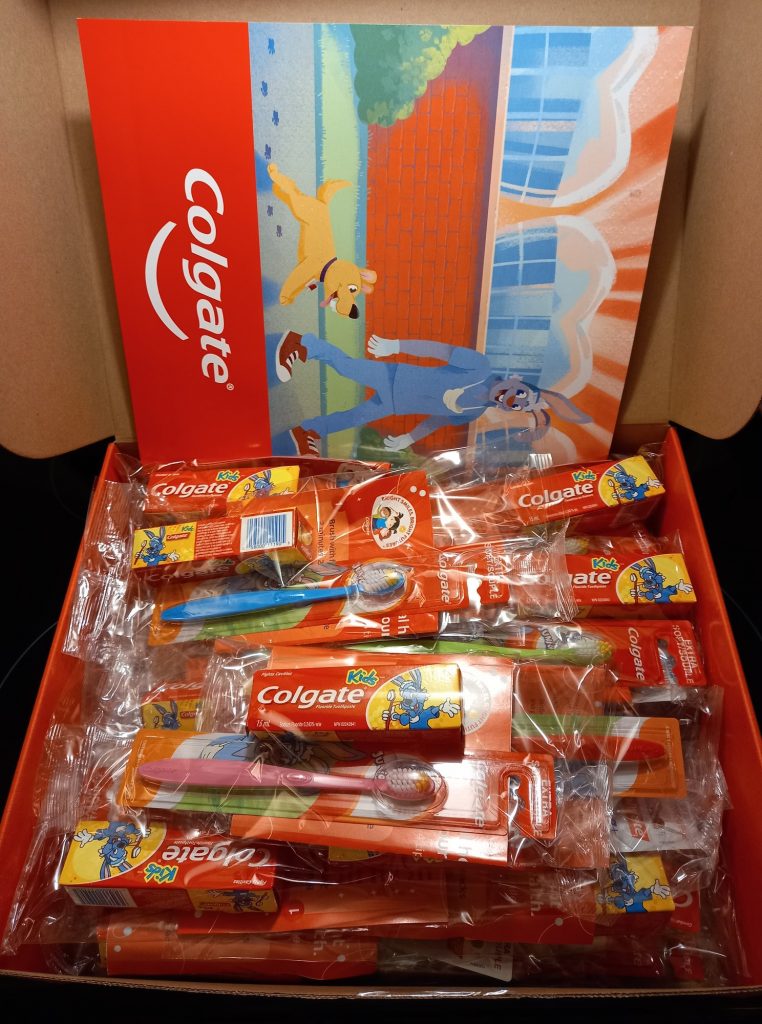 Lærere kan få gratis Colgate-sæt med tandpasta og tandbørsteprøver til hele deres klasse
