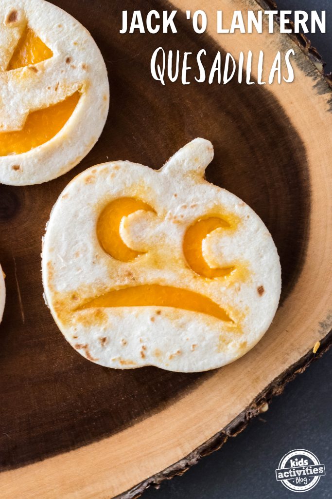 Quesadillas Jack O Lantern... Najsłodszy pomysł na lunch na Halloween!