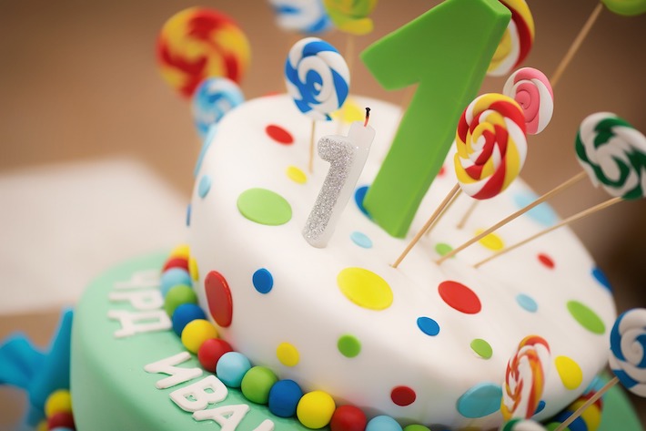 Costco продава роденденска торта Гранола за секој ден да изгледа како прослава