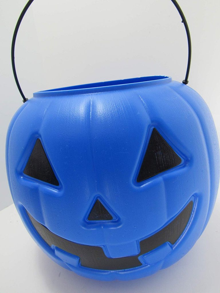 مادری استفاده از سطل آبی هالووین را برای گسترش آگاهی اوتیسم تشویق می کند