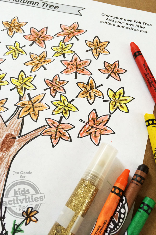 Бесплатная страница для раскрашивания осеннего дерева в честь осенних красок!