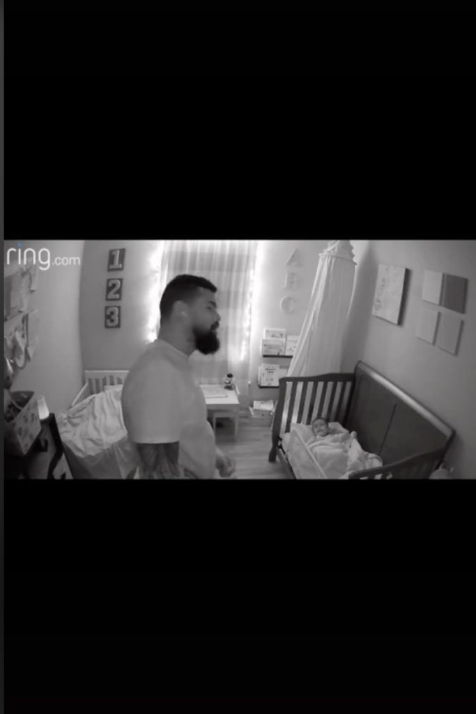 Părinții deconectează camera Ring după ce un copil de 3 ani susține că vocea îi tot oferă înghețată noaptea