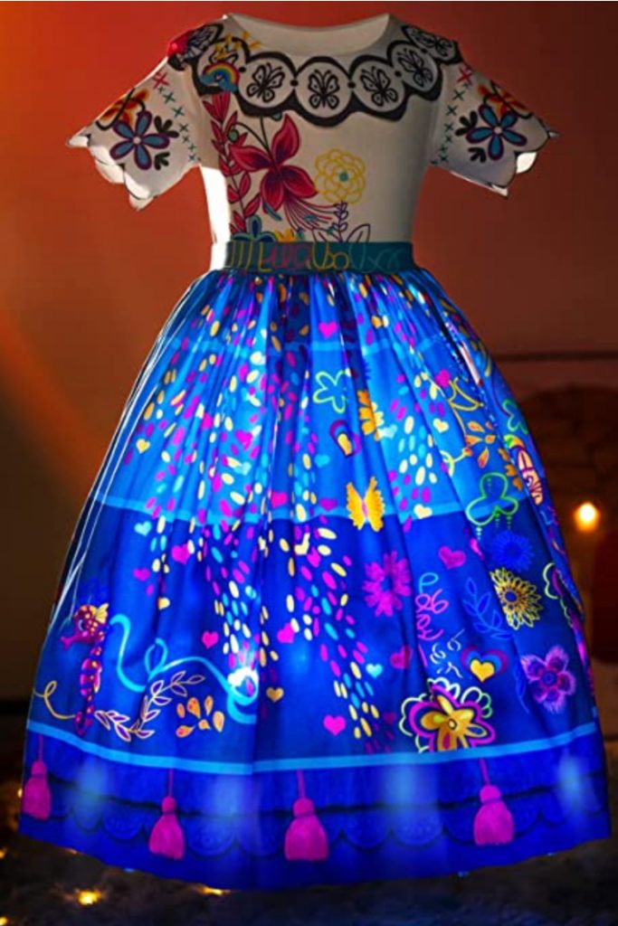 हॅलोविनच्या वेळेत उजळणारा एन्कांटो मिराबेल ड्रेस तुम्ही मिळवू शकता