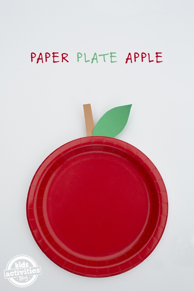 Il più facile lavoretto prescolare con le mele fatto con il piatto di carta