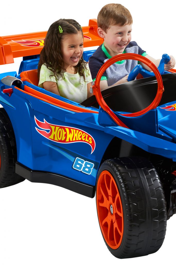 Podeu fer que els vostres fills tinguin un cotxe Hot Wheels que els farà sentir com un autèntic conductor de cotxes de carreres