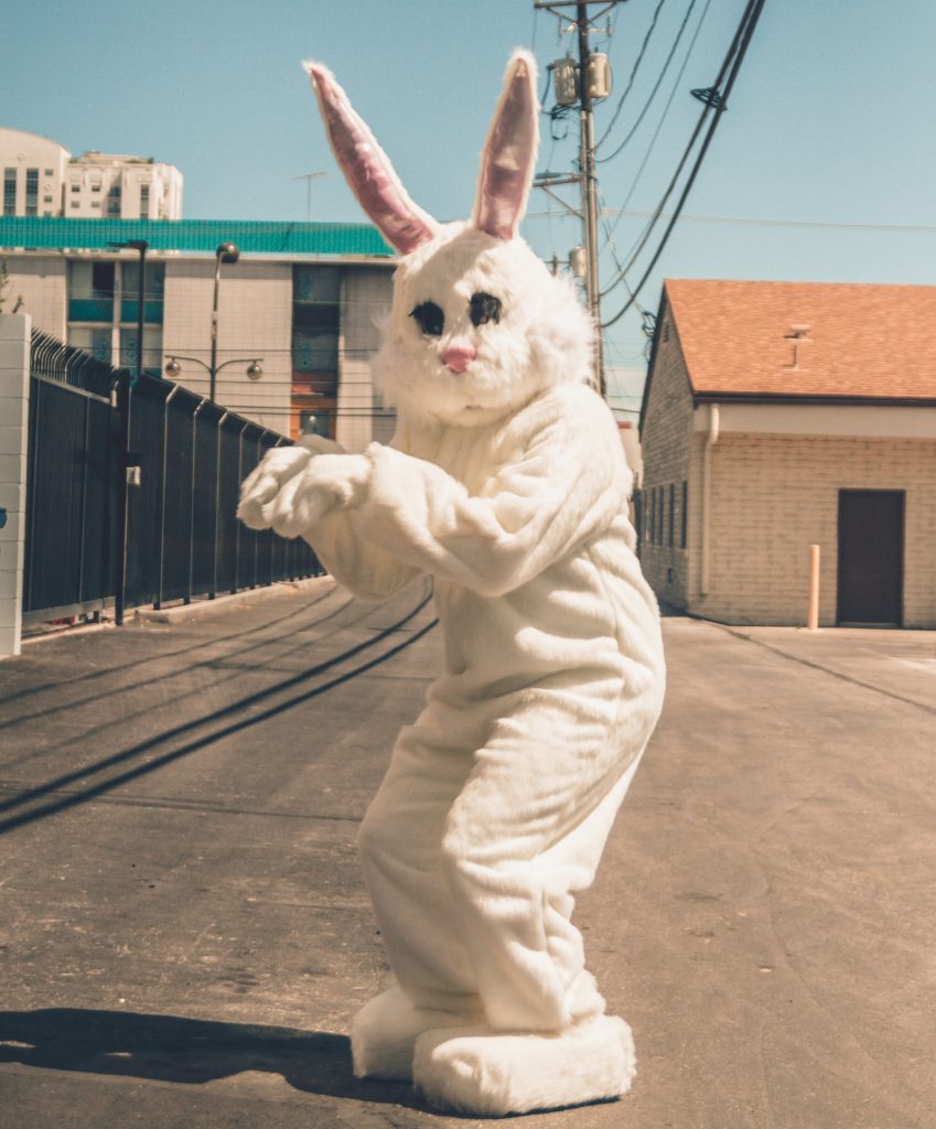 يمكن لأطفالك تتبع أرنب عيد الفصح باستخدام متعقب أرنب عيد الفصح في عام 2023!