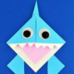 Преклопете ознака за симпатична ајкула од оригами